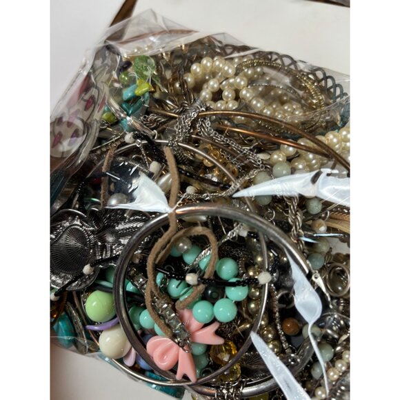 Mixed Craft Jewelry Lot 2lbs 12oz Vintage & Modern Bangles Necklaces Earrings - Picture 10 of 11
